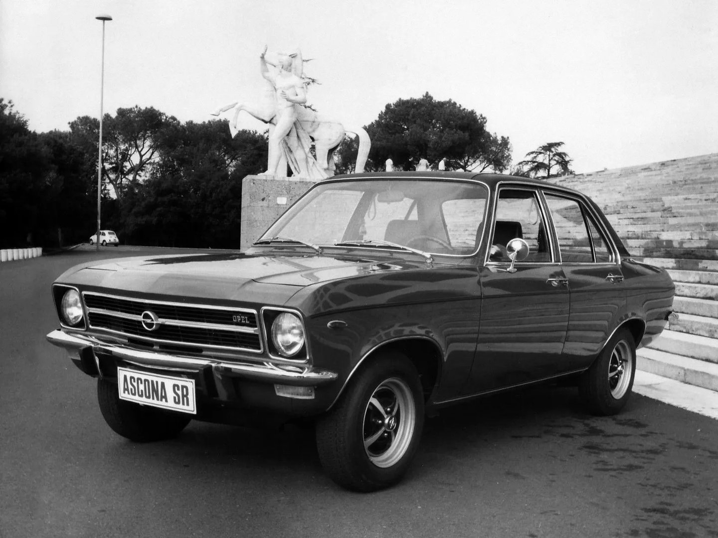 Opel_Ascona_1_generation__Sedan__8.jpg