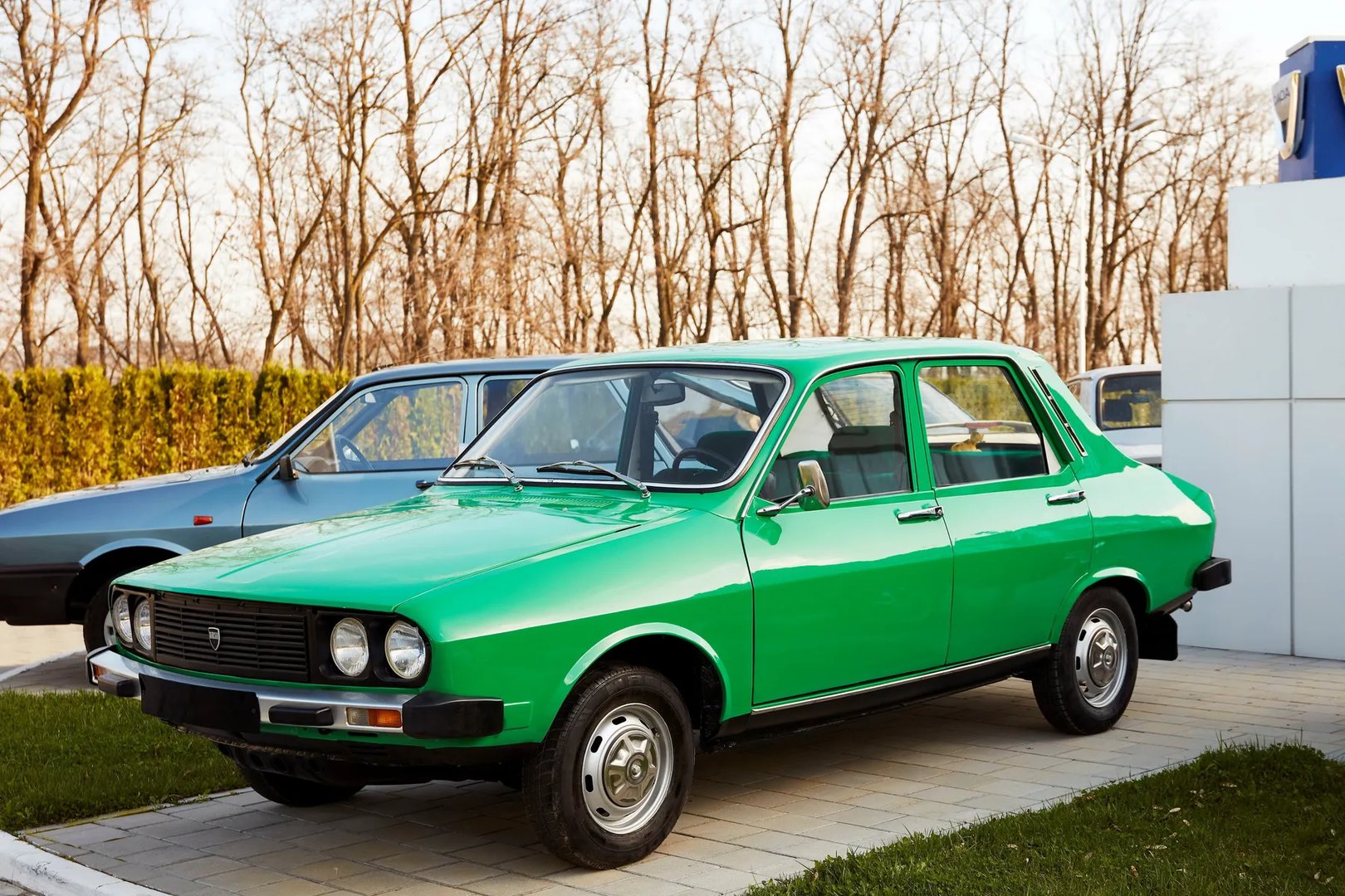 Dacia_1310_1_generation__Sedan__2.jpg