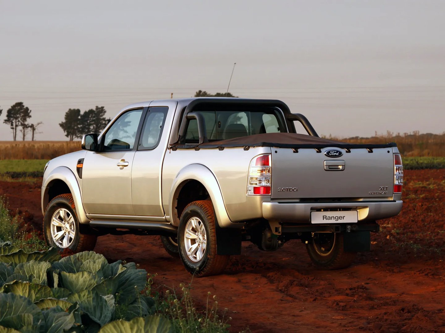 Ford_Ranger_2_generation_restyling__Pickup_1.5-cab__2.jpg