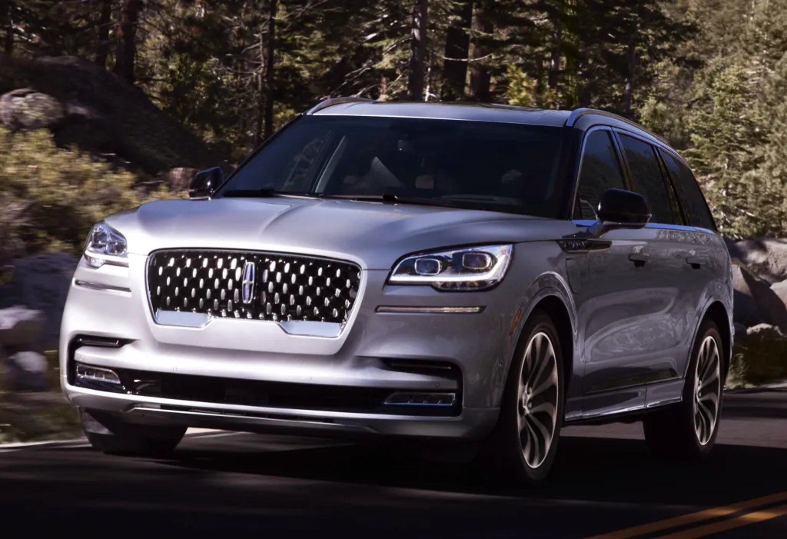 Lincoln_Aviator_2_generation__SUV_5-doors__1.jpg