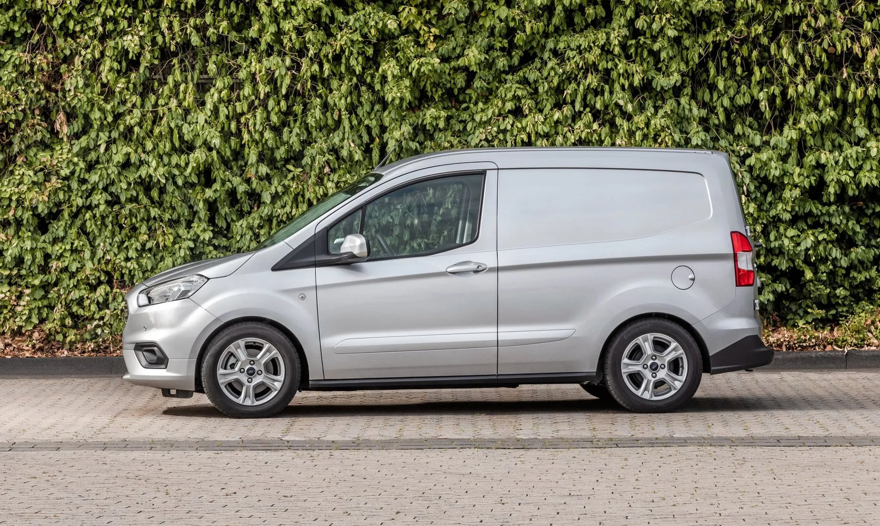 Ford_Transit_Courier_1_generation_restyling_1__Compact_Van__1.jpg