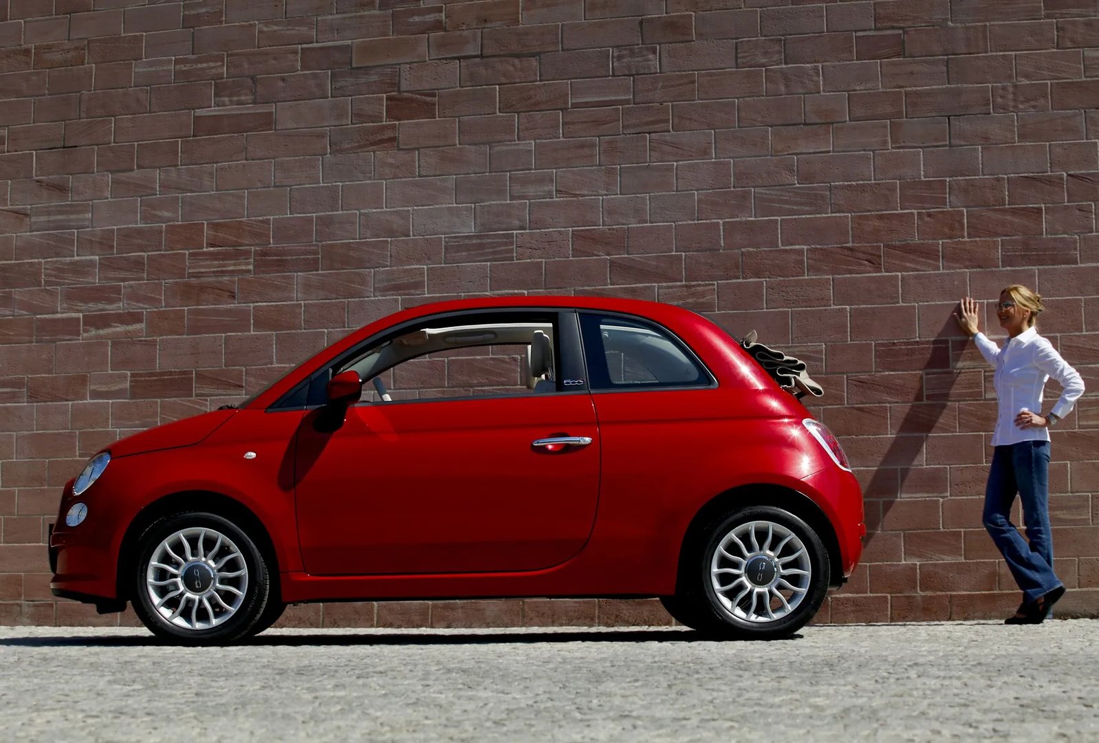 Fiat_500_2_generation__Cabrio__3.jpg