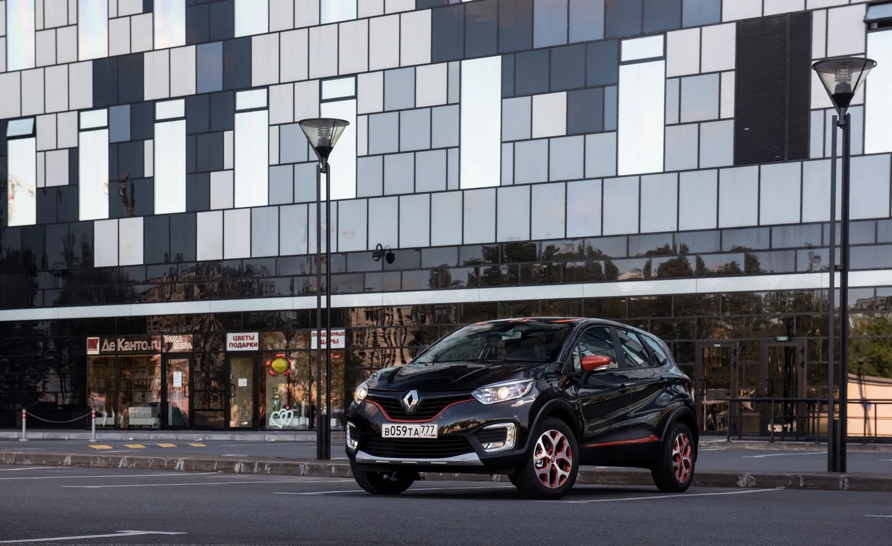 Renault_Kaptur_(Russia)_1_generation__SUV_5-doors__9.jpg