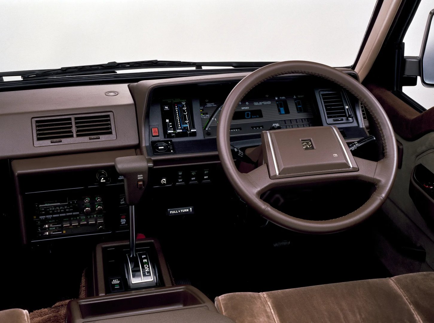 Toyota_HiAce_1_generation__Minivan__3.jpg