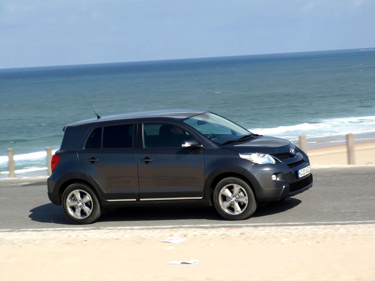 Toyota_Urban_Cruiser_1_generation__Hatchback_5-door__5.jpg
