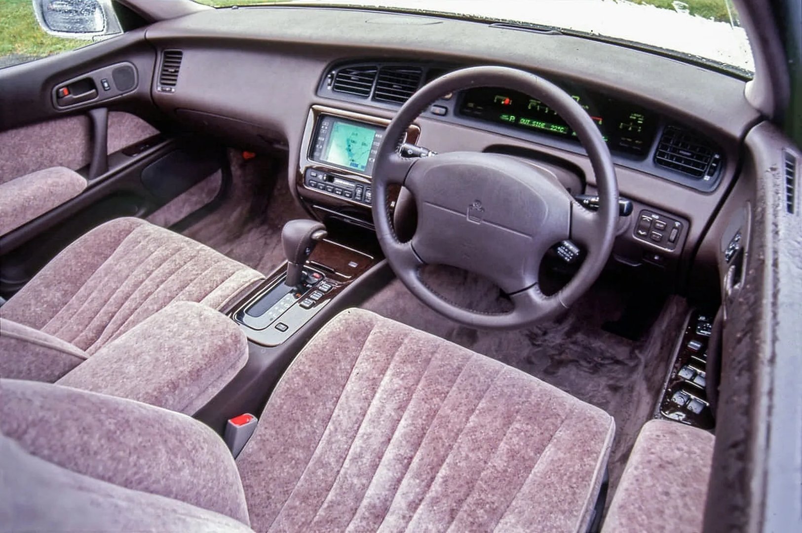Toyota_Crown_Majesta_1_generation__Sedan__12.jpg
