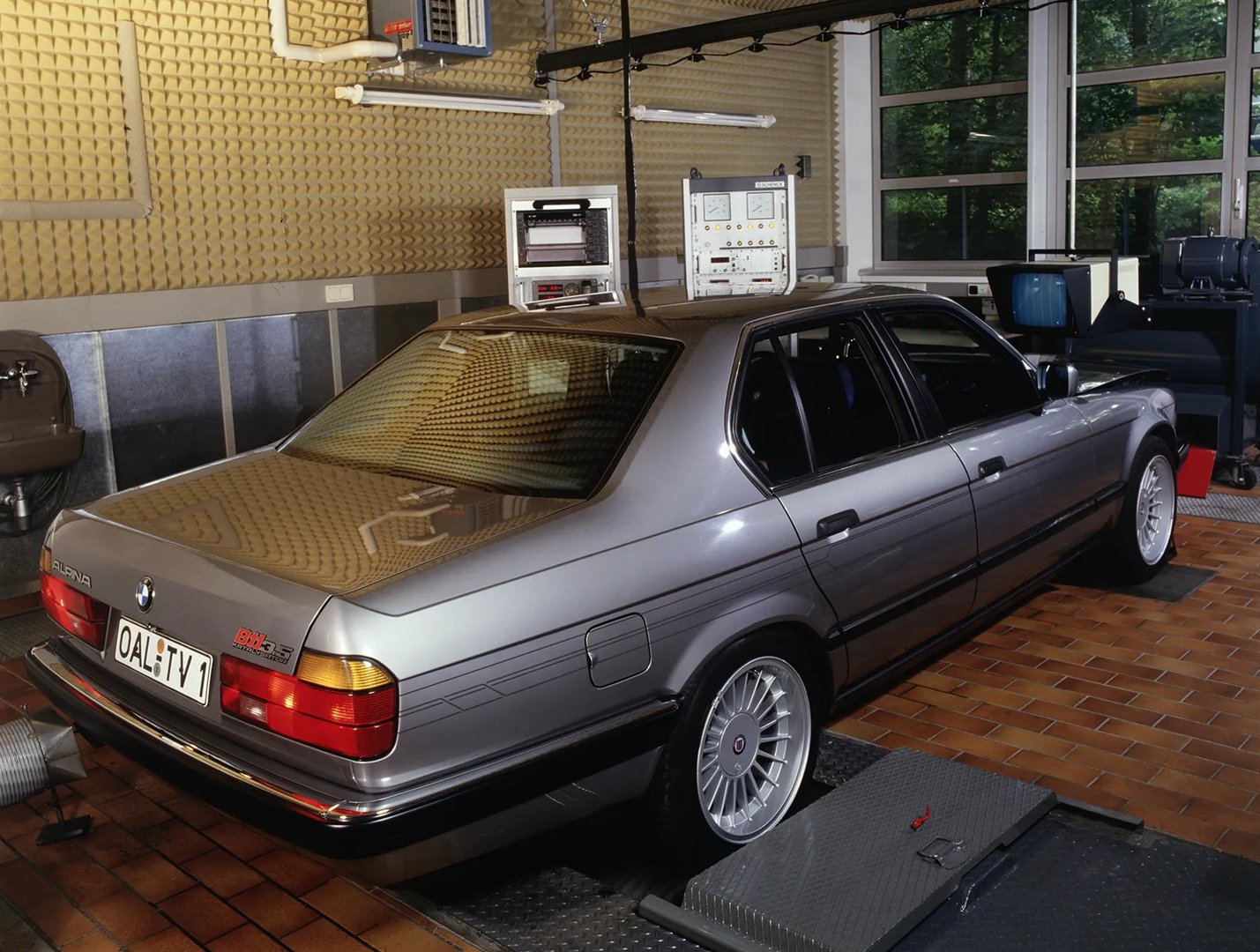 Alpina_B11_1_generation__Sedan__4.jpg