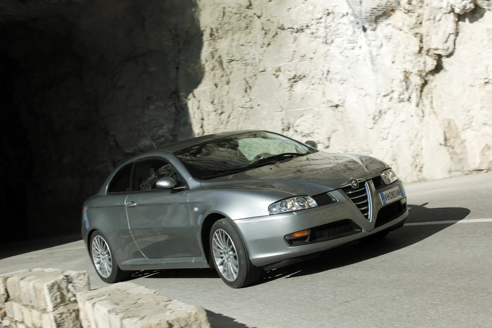 Alfa Romeo_GT_1_generation__Coupe__2.jpg