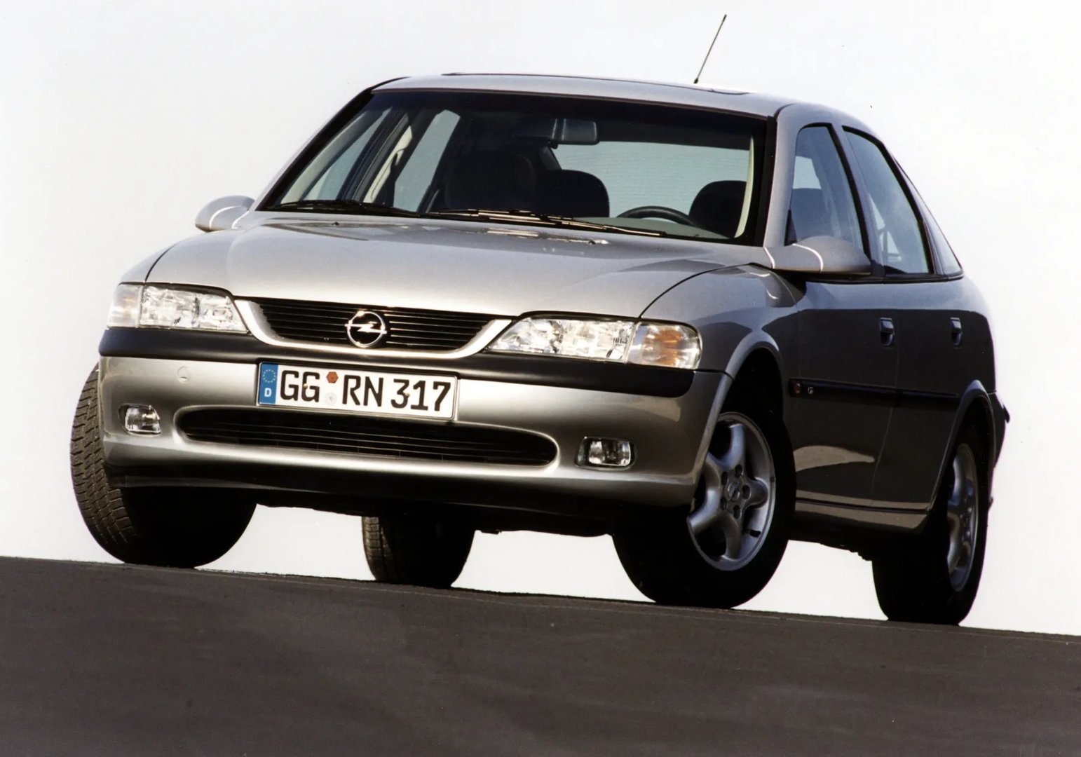 Opel Vectra 2 generation  Liftback