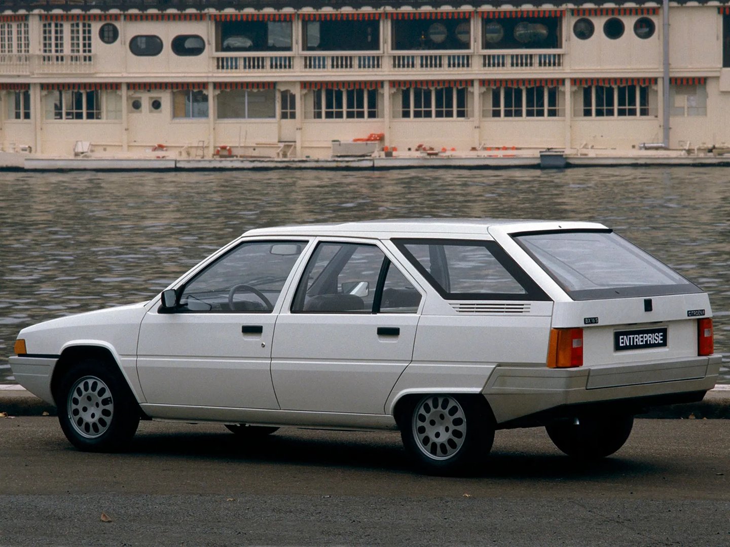 Citroen_BX_1_generation__Estate_5-door__4.jpg