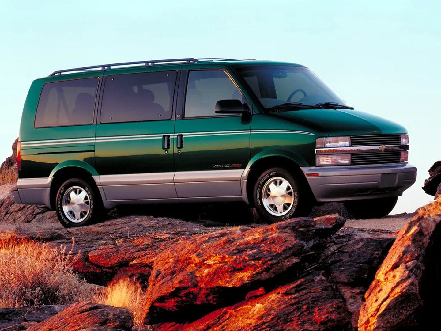 Chevrolet_Astro_1_generation__Minivan__8.jpg