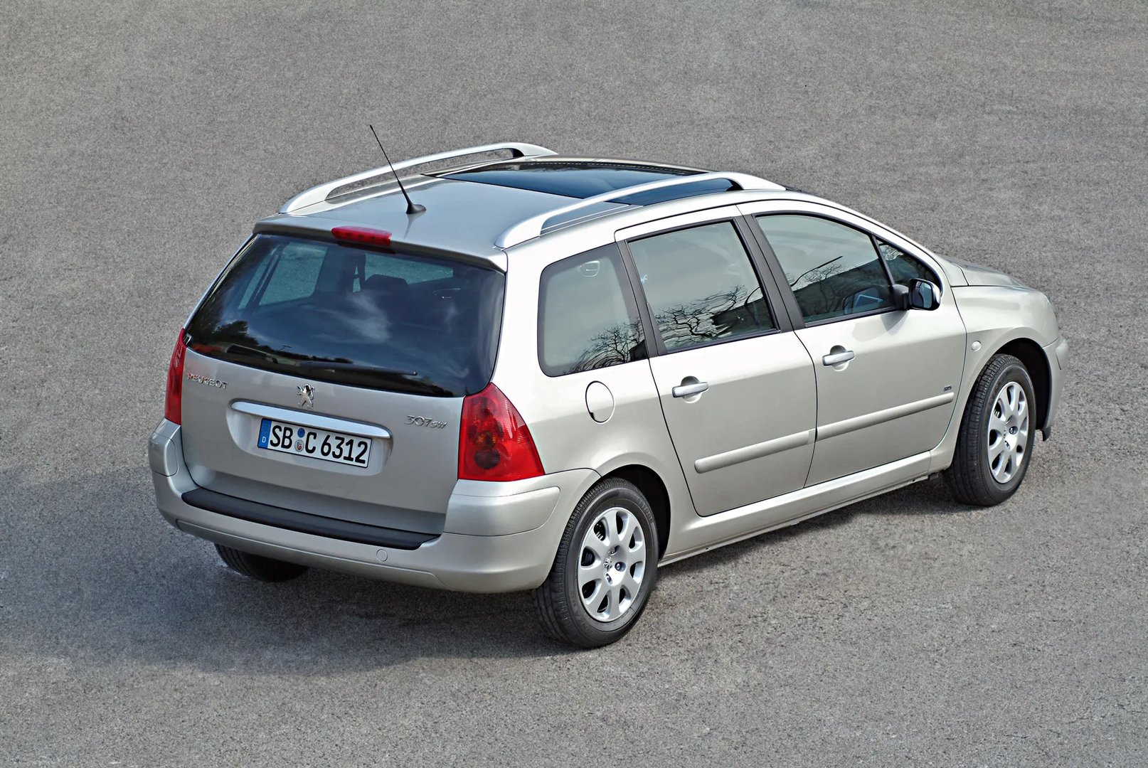 Peugeot_307_1_generation__Estate_5-door__7.jpg