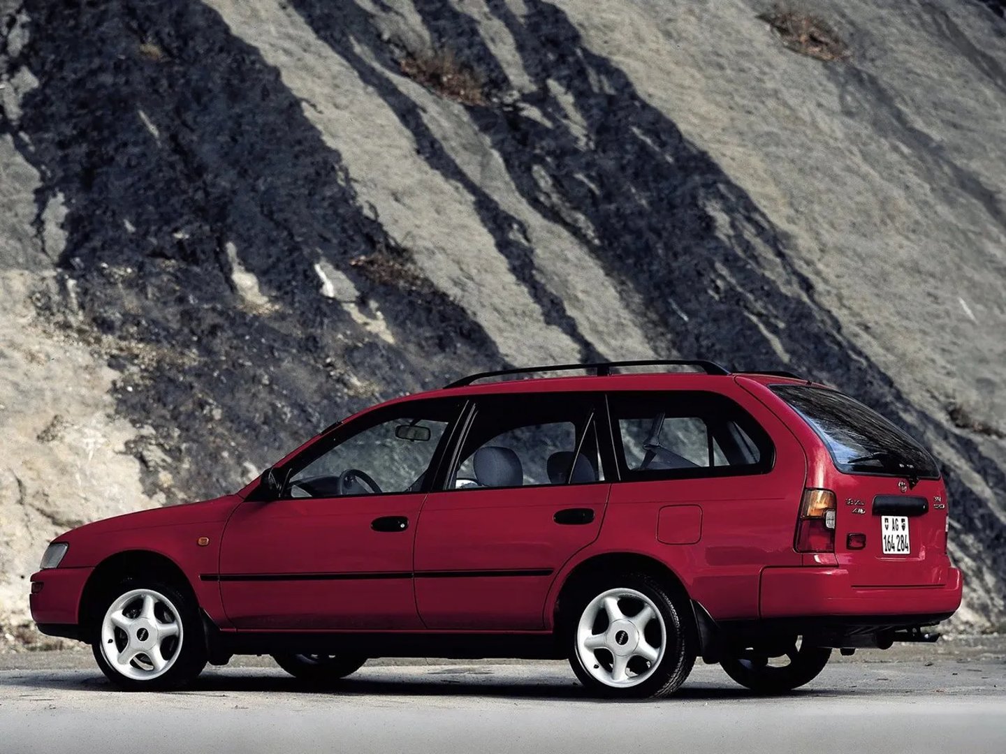 Toyota_Corolla_7_generation__Estate_5-door__4.jpg