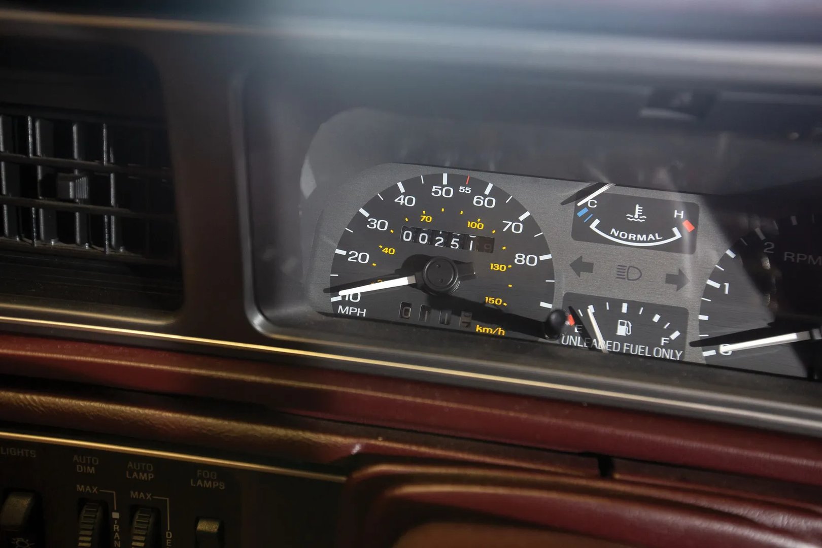 Lincoln_Mark_VII_1_generation__Coupe__10.jpg