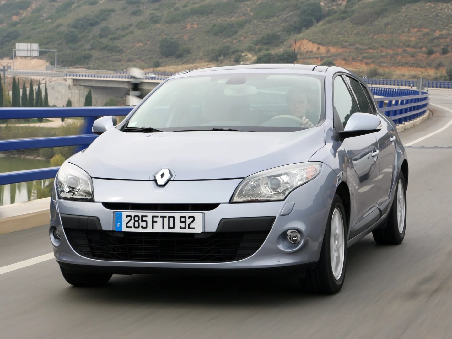 Renault_Megane_3_generation__Hatchback_5-door__8.jpg