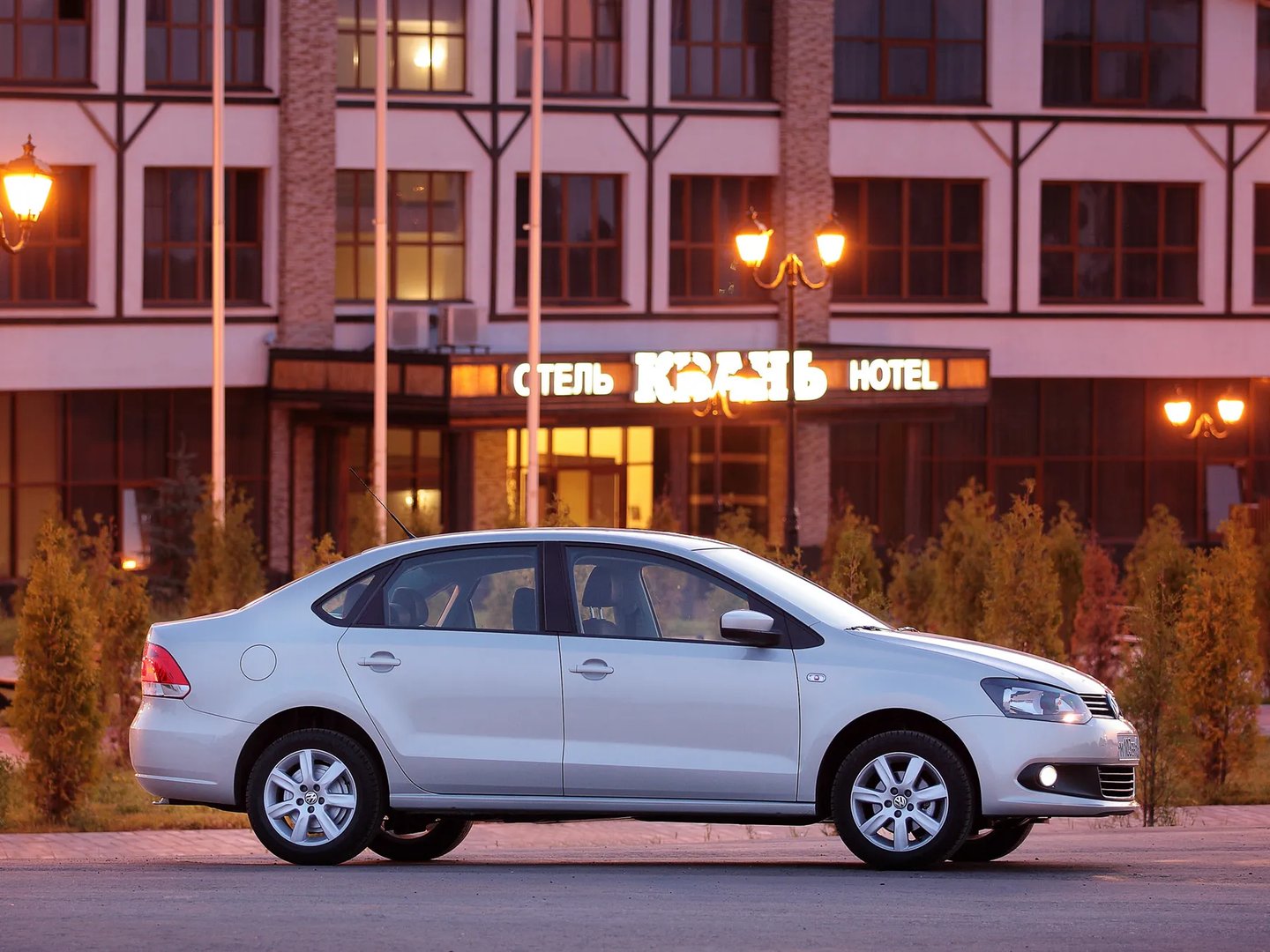 Volkswagen_Polo_5_generation__Sedan__10.jpg