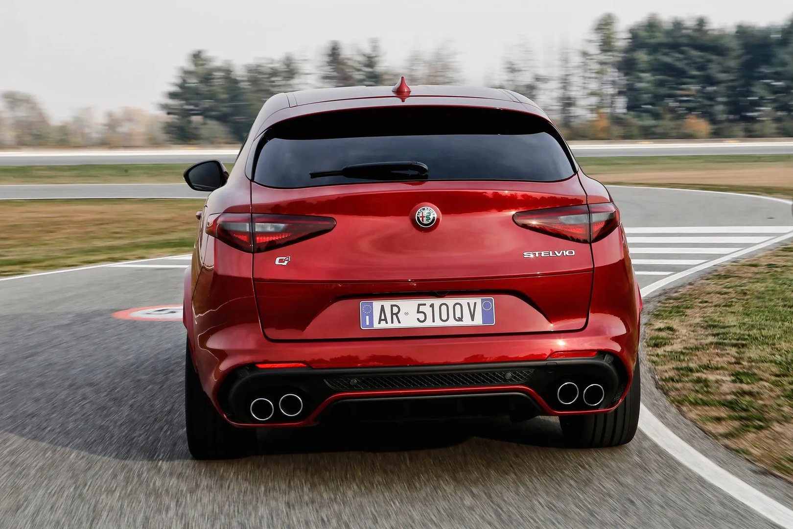 Alfa Romeo_Stelvio_1_generation__SUV_5-doors__12.jpg
