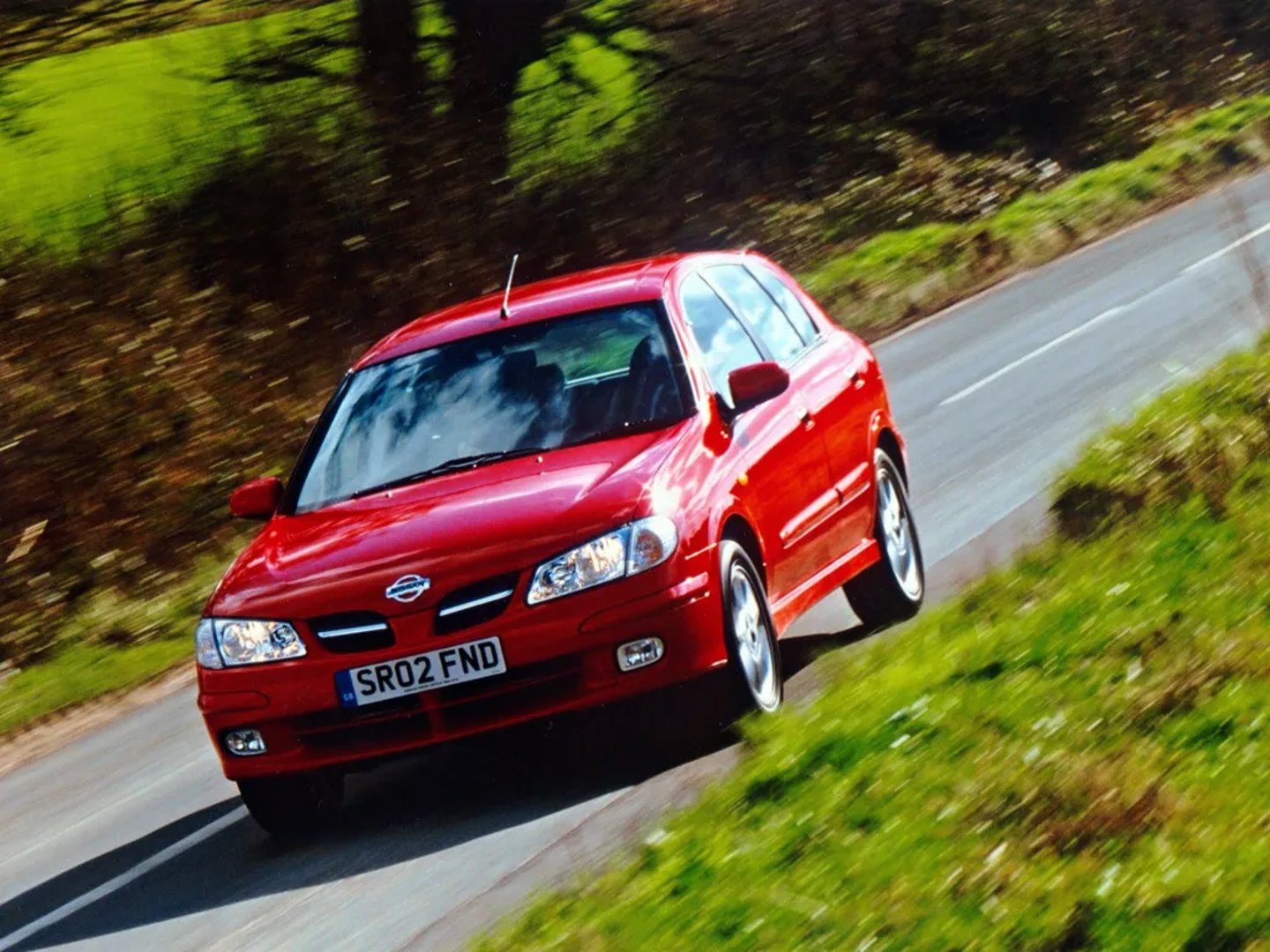 Nissan_Almera_2_generation__Hatchback_5-door__4.jpg