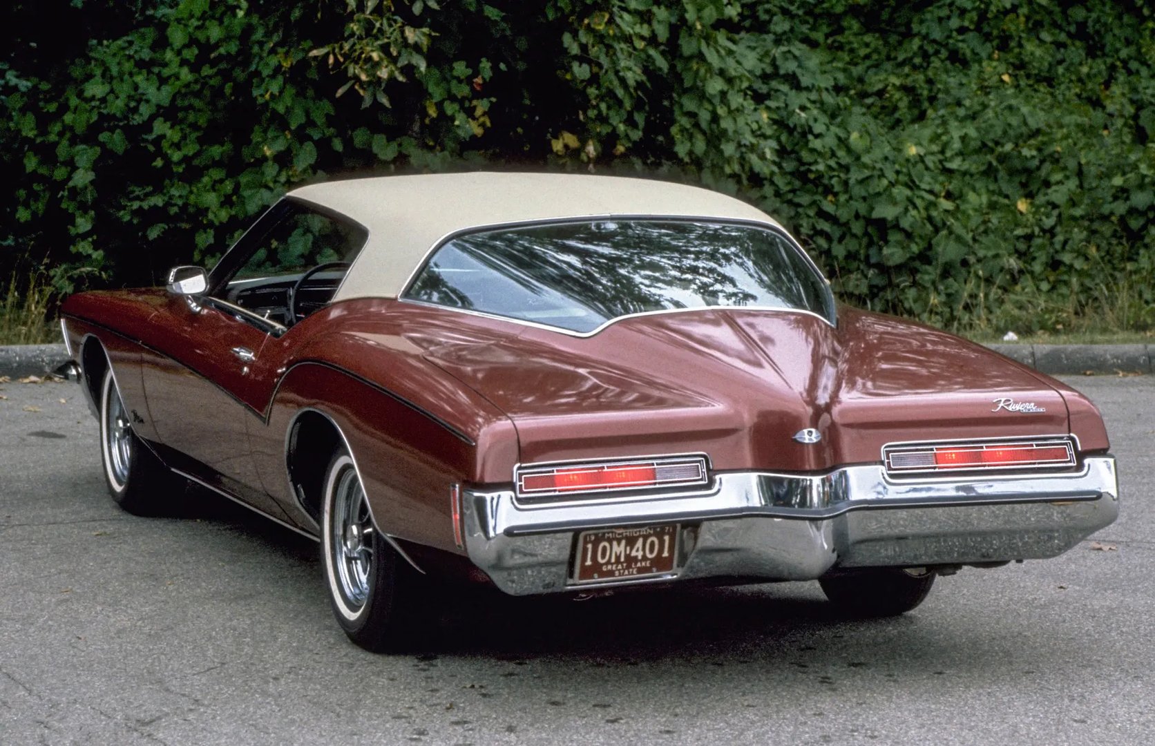 Buick_Riviera_3_generation__Coupe__4.jpg