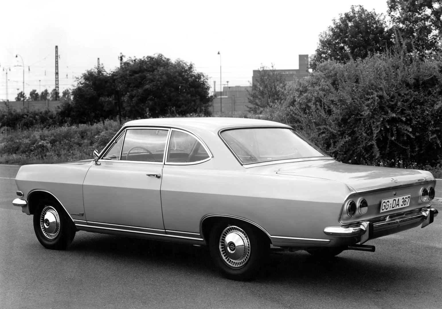 Opel_Rekord_2_generation__Coupe__1.jpg
