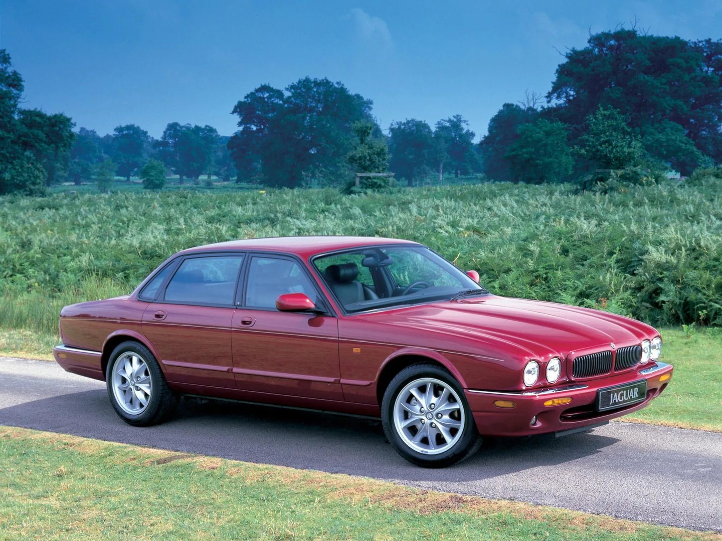 Jaguar_XJ_2_generation_restyling_2__Sedan__1.jpg