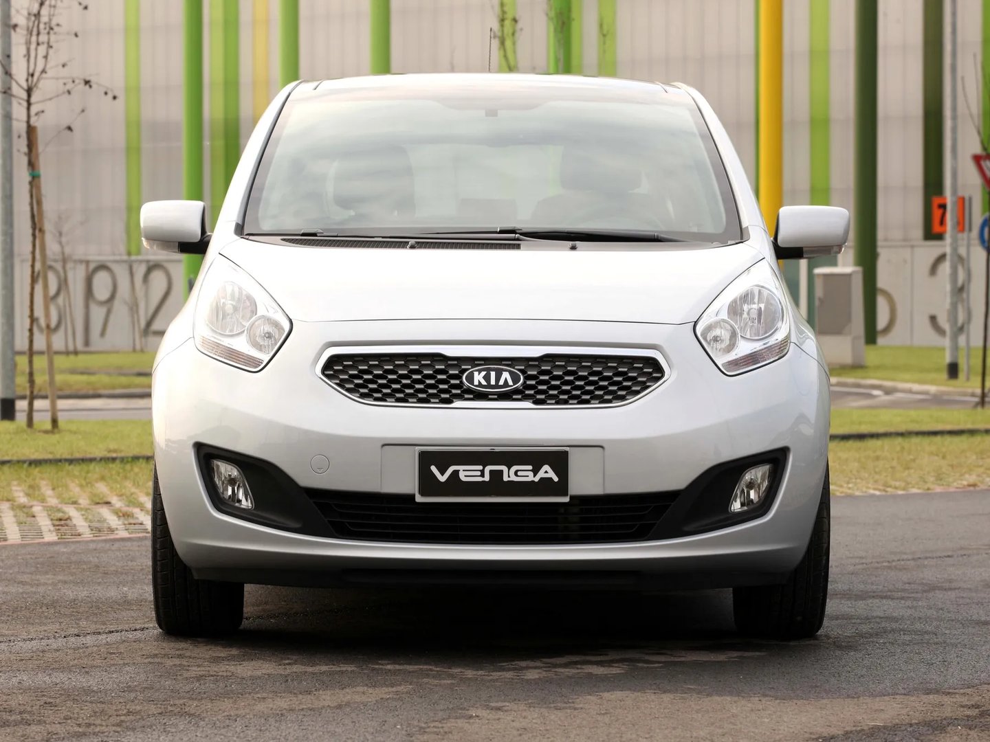 Kia_Venga_1_generation__Mini_5-doors__6.jpg