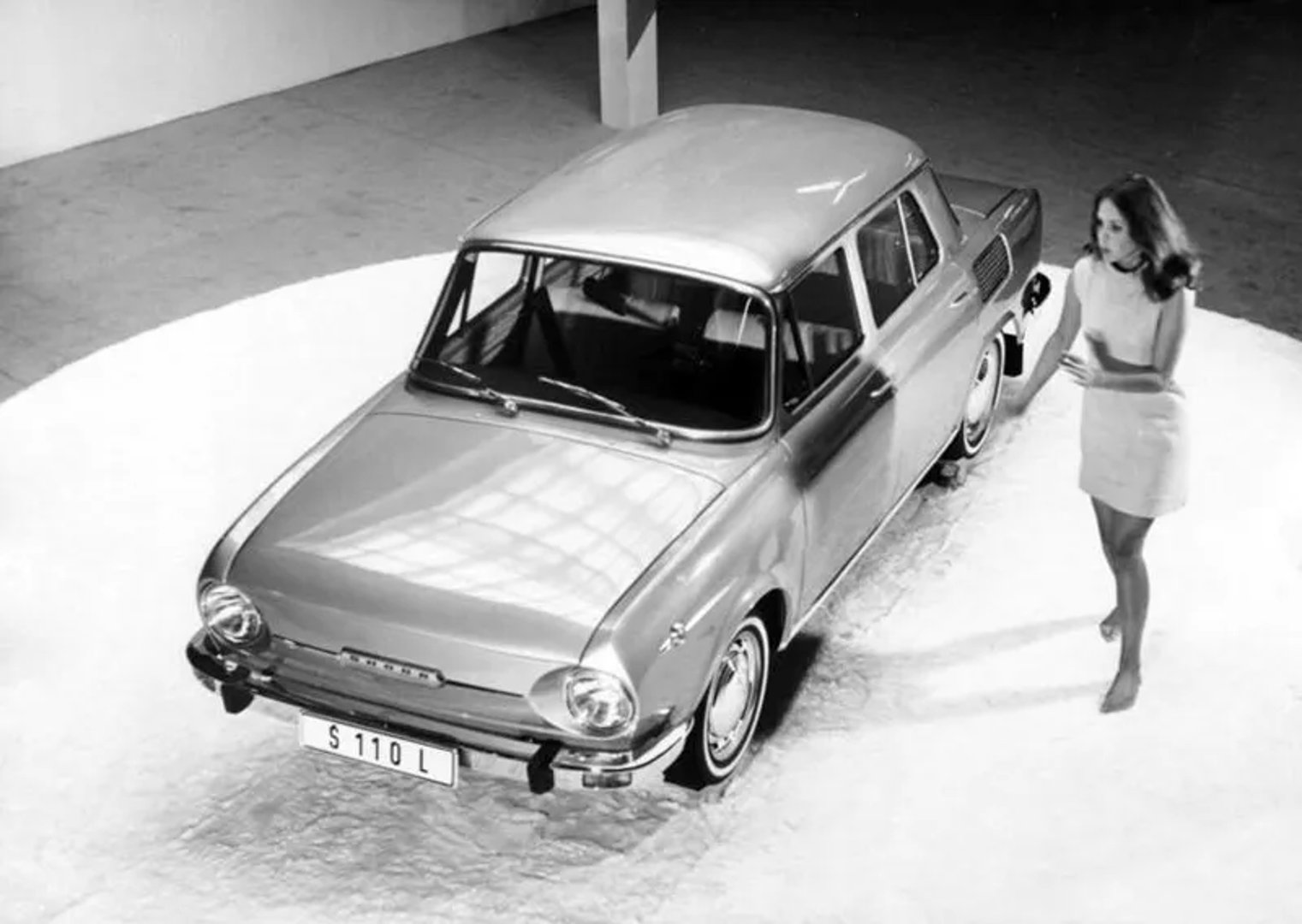 Skoda_100_Series_2_generation__Sedan__3.jpg