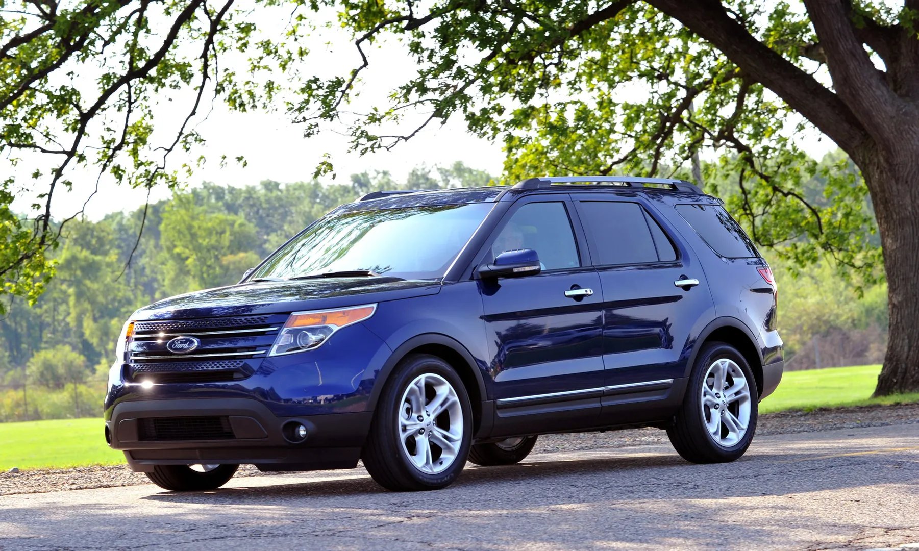 Ford_Explorer_5_generation__SUV_5-doors__2.jpg