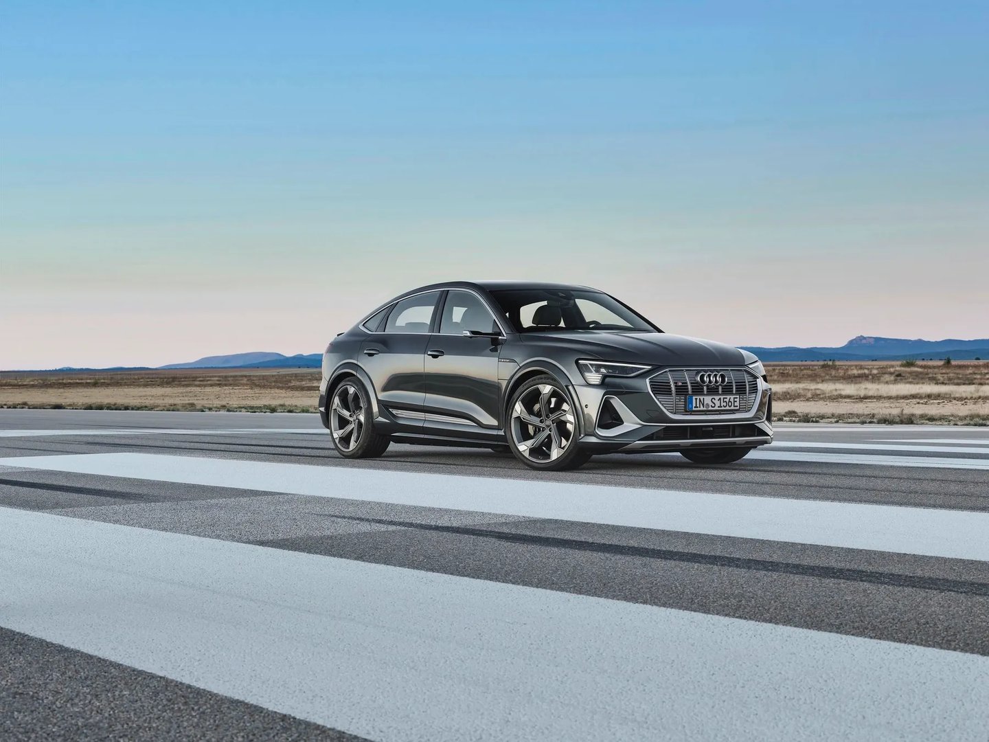 Audi_SQ8_Sportback_e-tron_1_generation__SUV_Coupe__7.jpg