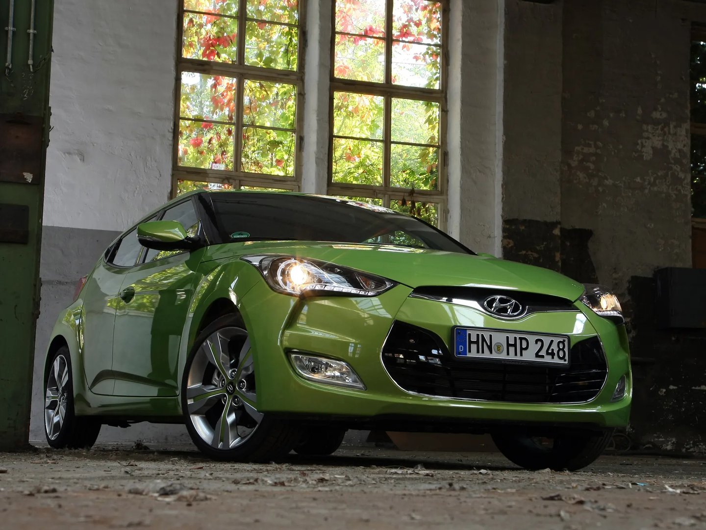 Hyundai_Veloster_1_generation__Hatchback_4-door__12.jpg