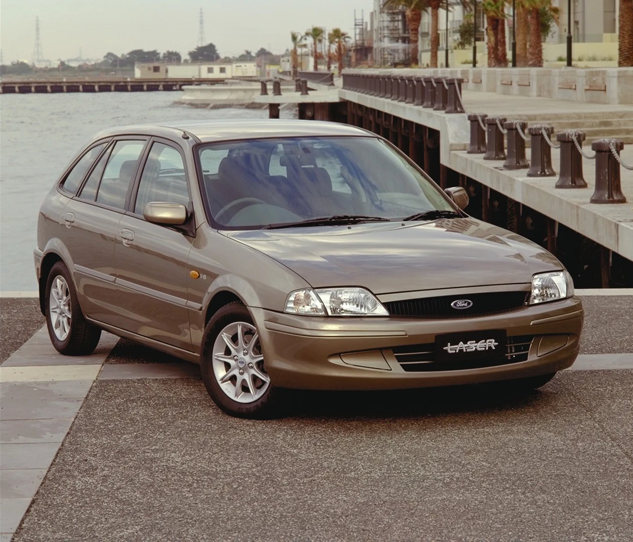 —  Hatchback 5-door