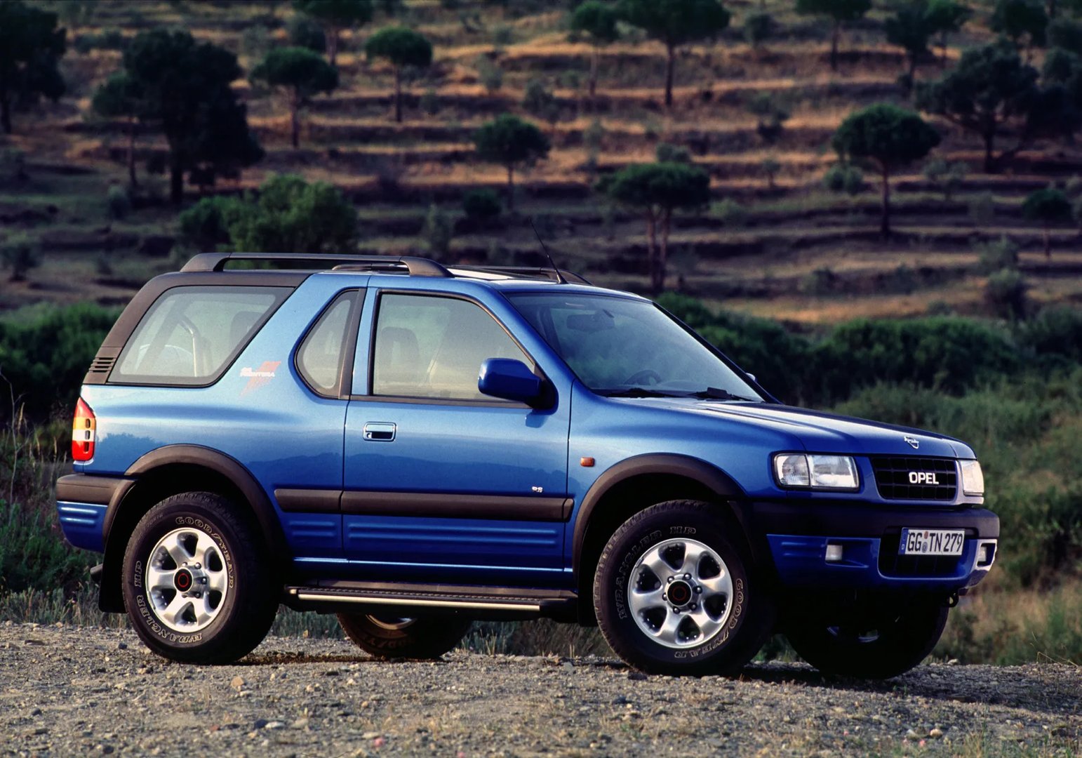 Opel_Frontera_2_generation__SUV_3-doors__2.jpg