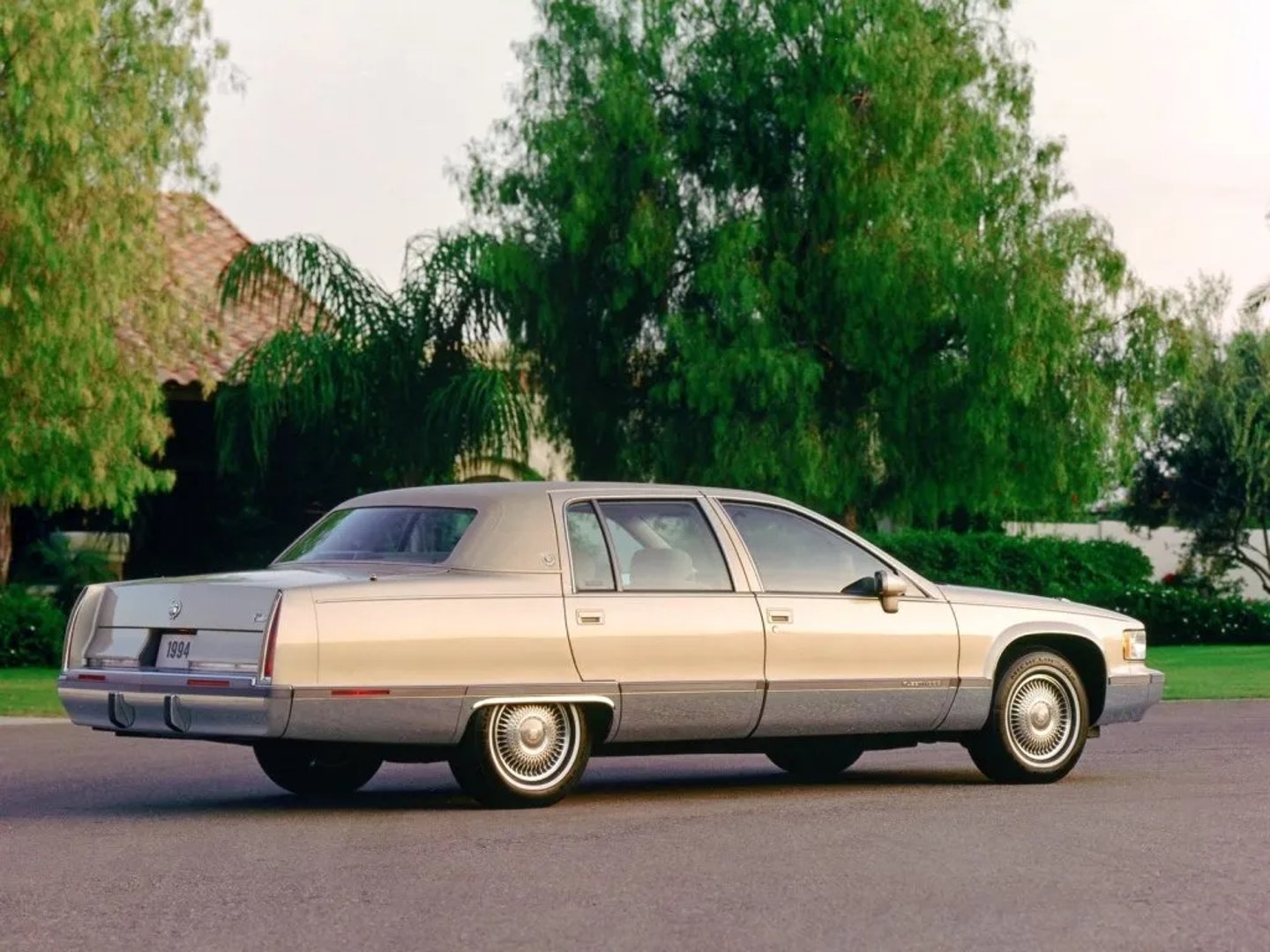 Cadillac_Fleetwood_3_generation__Sedan__3.jpg