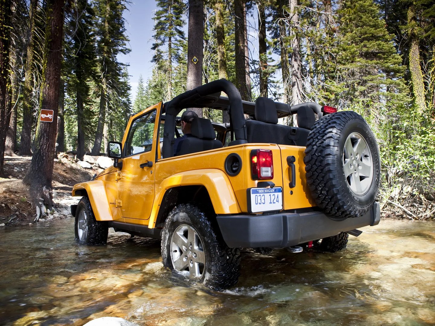 Jeep_Wrangler_3_generation__SUV_3-doors__2.jpg