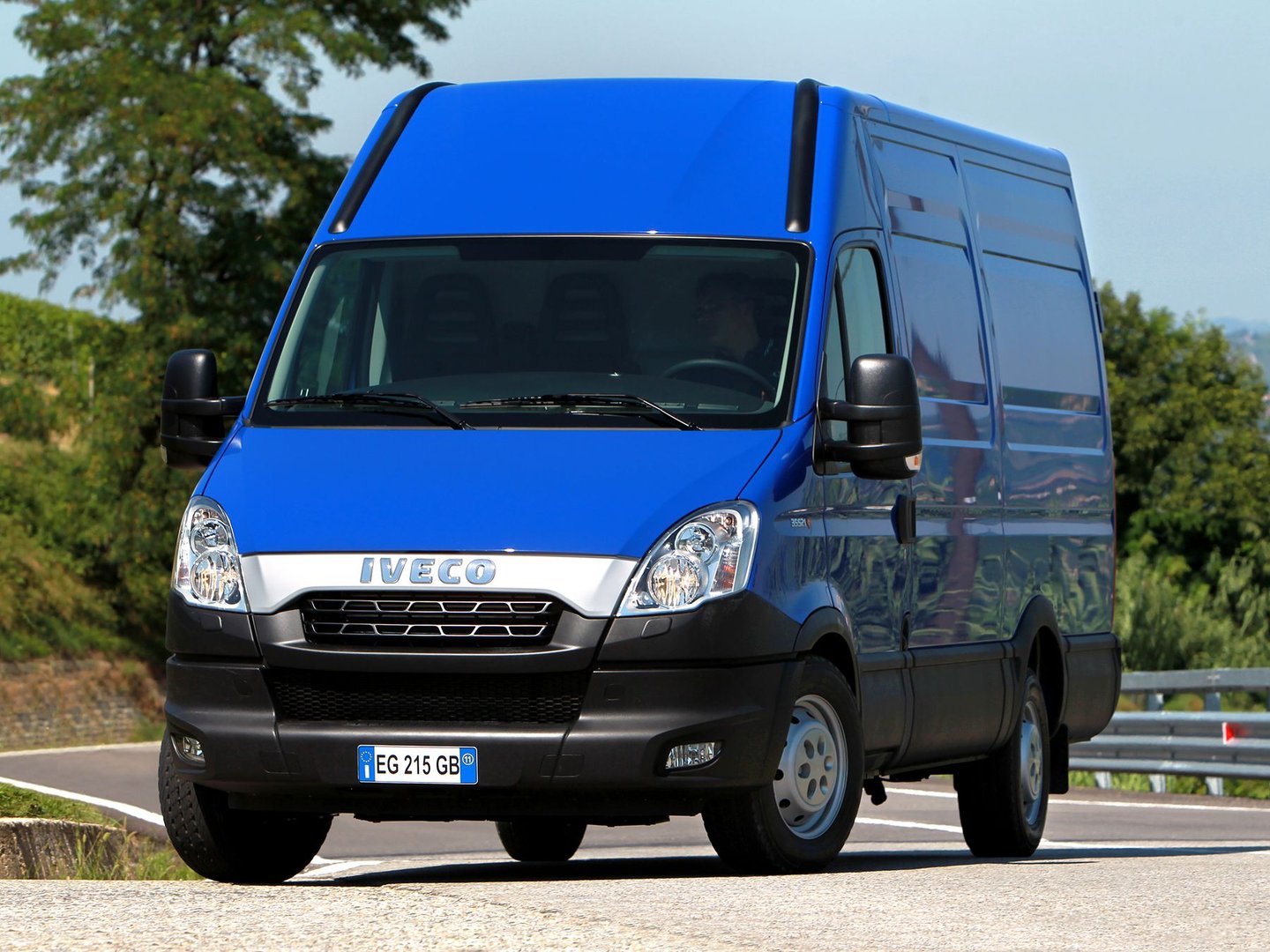 iveco_Daily_2_generation_restyling_2__Van__9.jpg