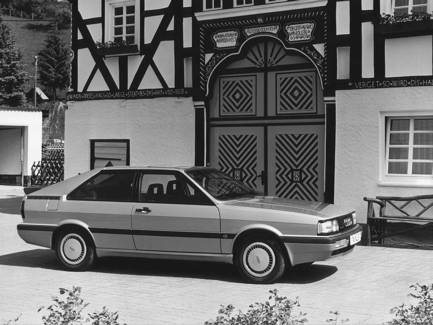 Audi_Coupe_1_generation_restyling__Coupe__9.jpg