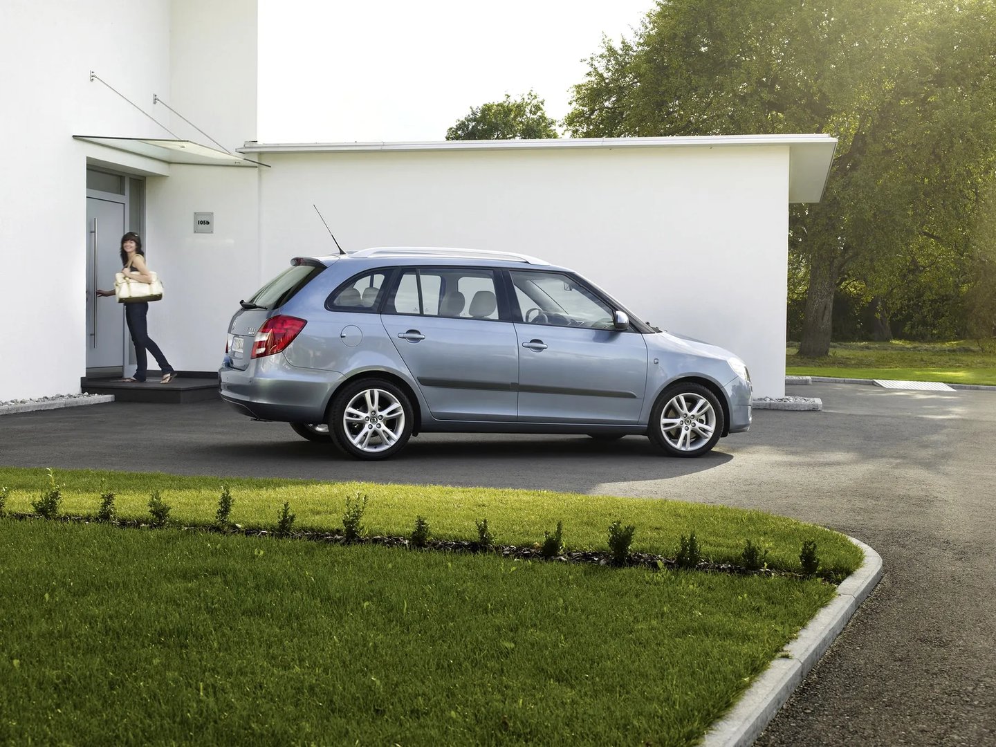 Skoda_Fabia_2_generation__Estate_5-door__2.jpg