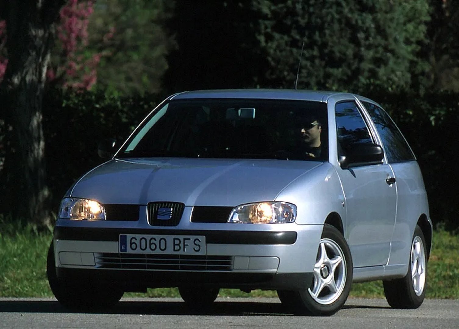 SEAT_Ibiza_2_generation_restyling__Mini_3-doors__3.jpg