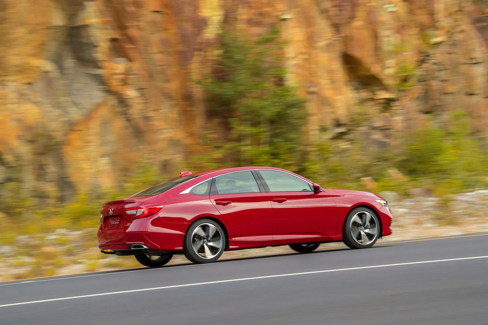 Honda_Accord_(USA)_10_generation__Sedan__2.jpg