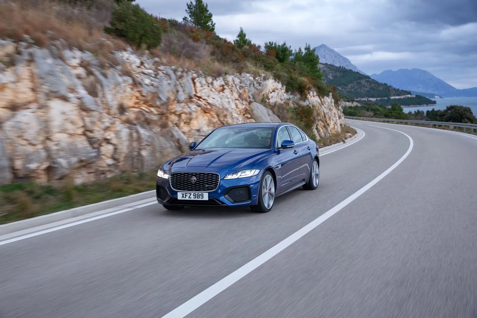 Jaguar_XF_2_generation_restyling__Sedan__1.jpg