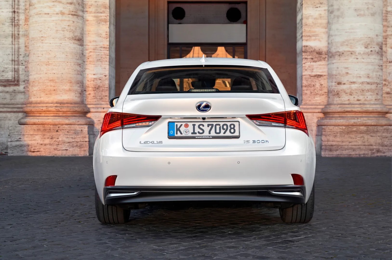 Lexus_IS_3_generation_restyling__Sedan__13.jpg