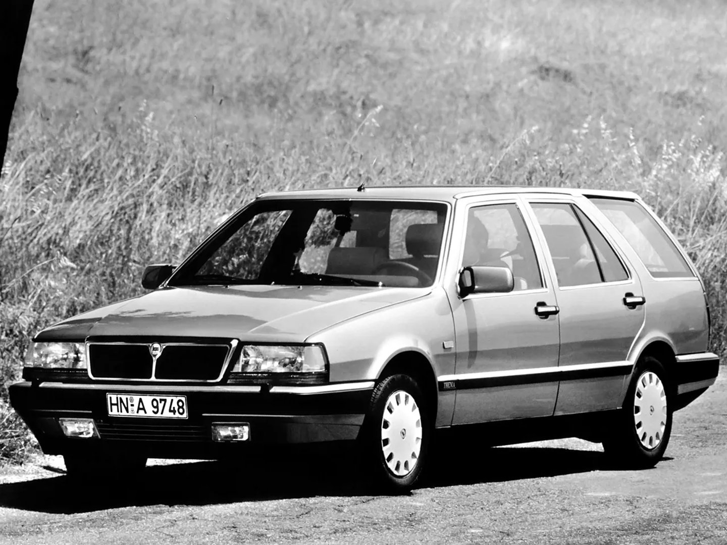 Lancia_Thema_1_generation__Estate_5-door__7.jpg