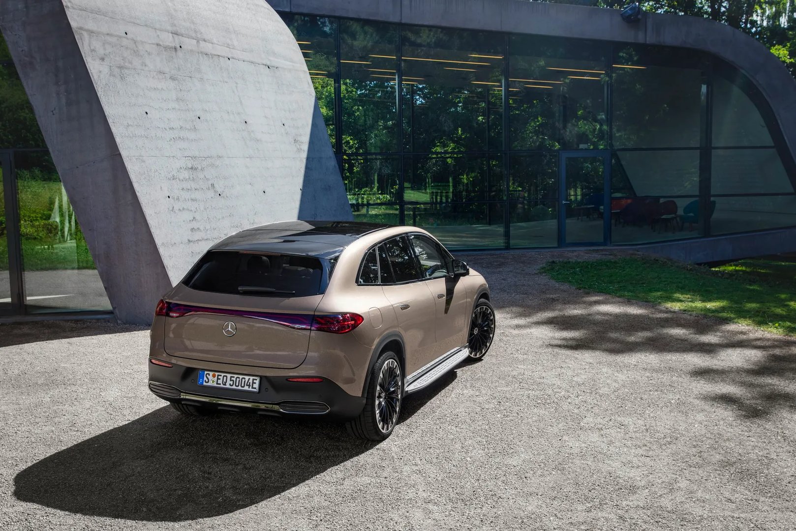 Mercedes_EQE_SUV_1_generation__SUV_5-doors__10.jpg