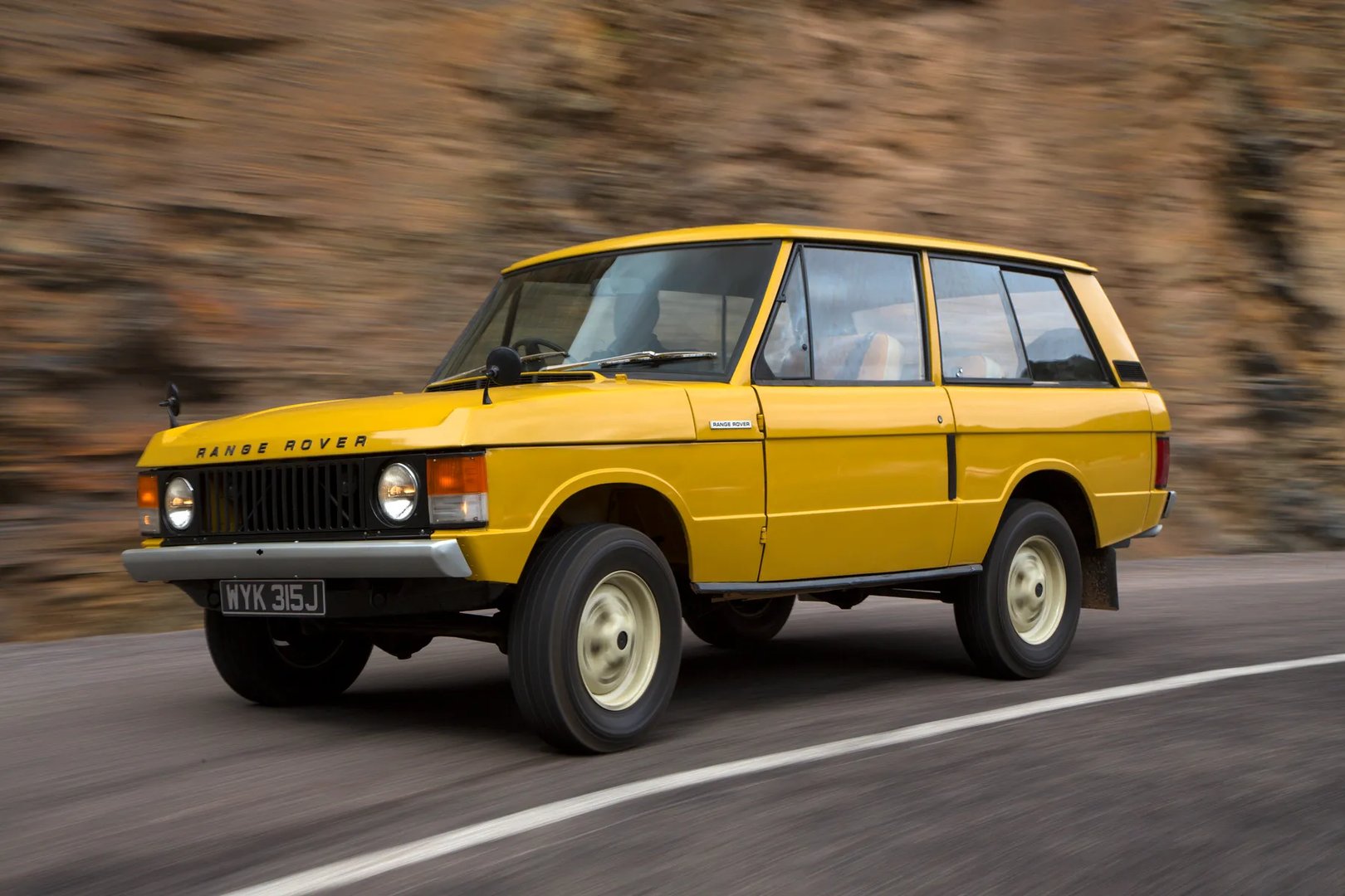 Land Rover_Range_Rover_1_generation__SUV_3-doors__10.jpg