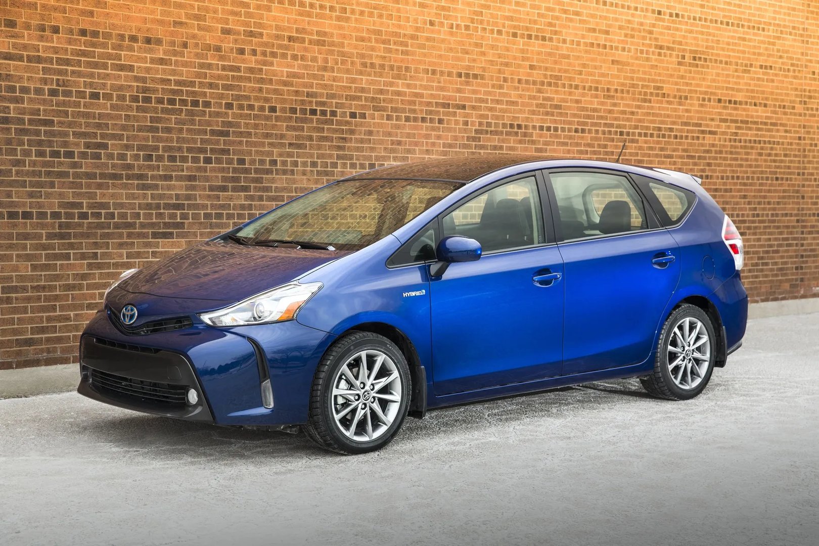 Toyota_Prius_Plus_1_generation_restyling__Estate_5-door__1.jpg