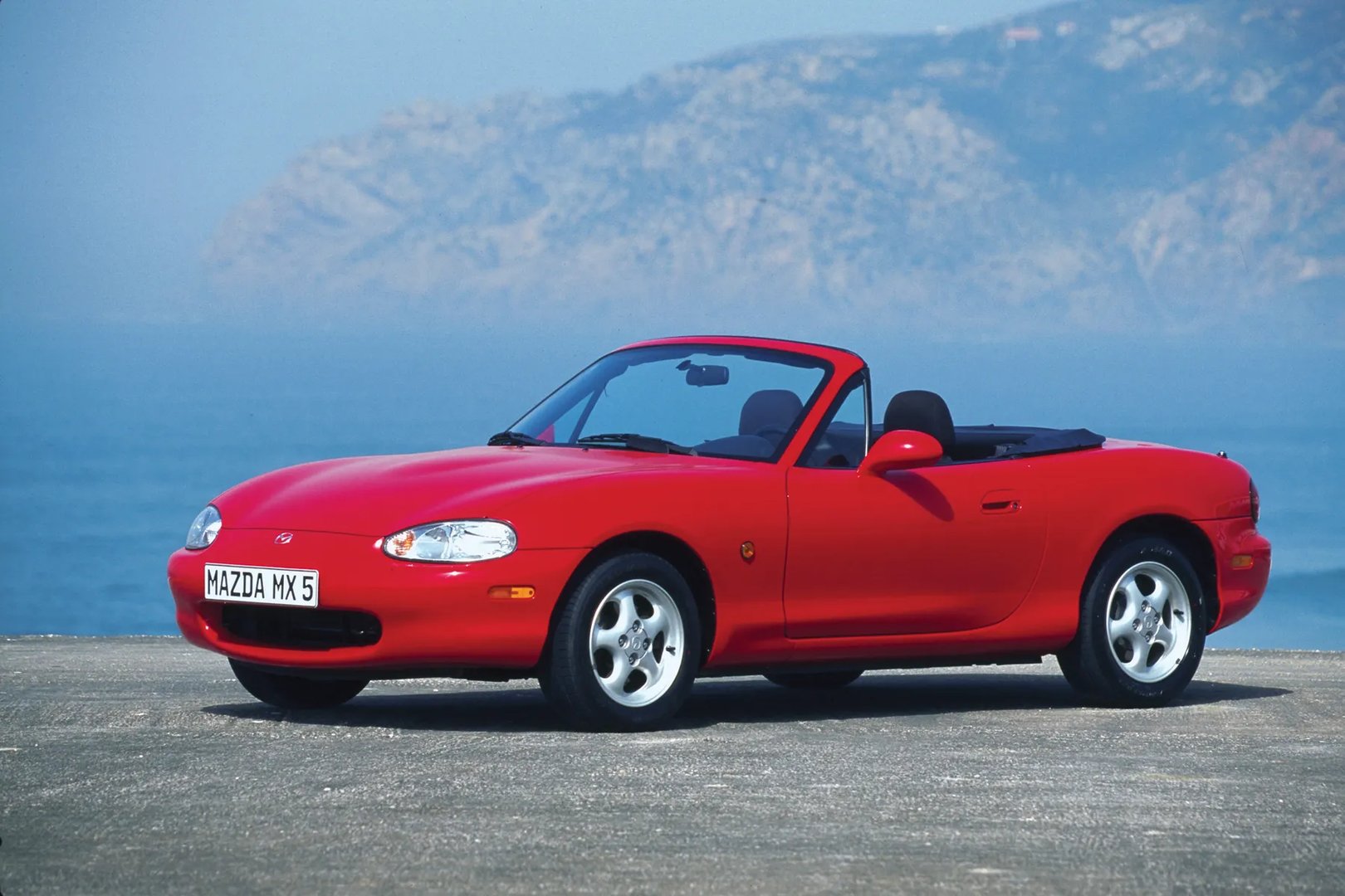 Mazda_MX-5_2_generation__Roadster__12.jpg