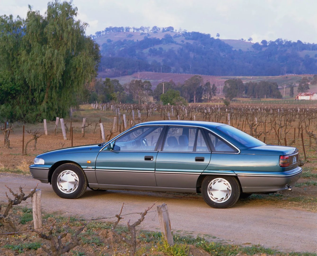 Holden_Calais_2_generation__Sedan__7.jpg