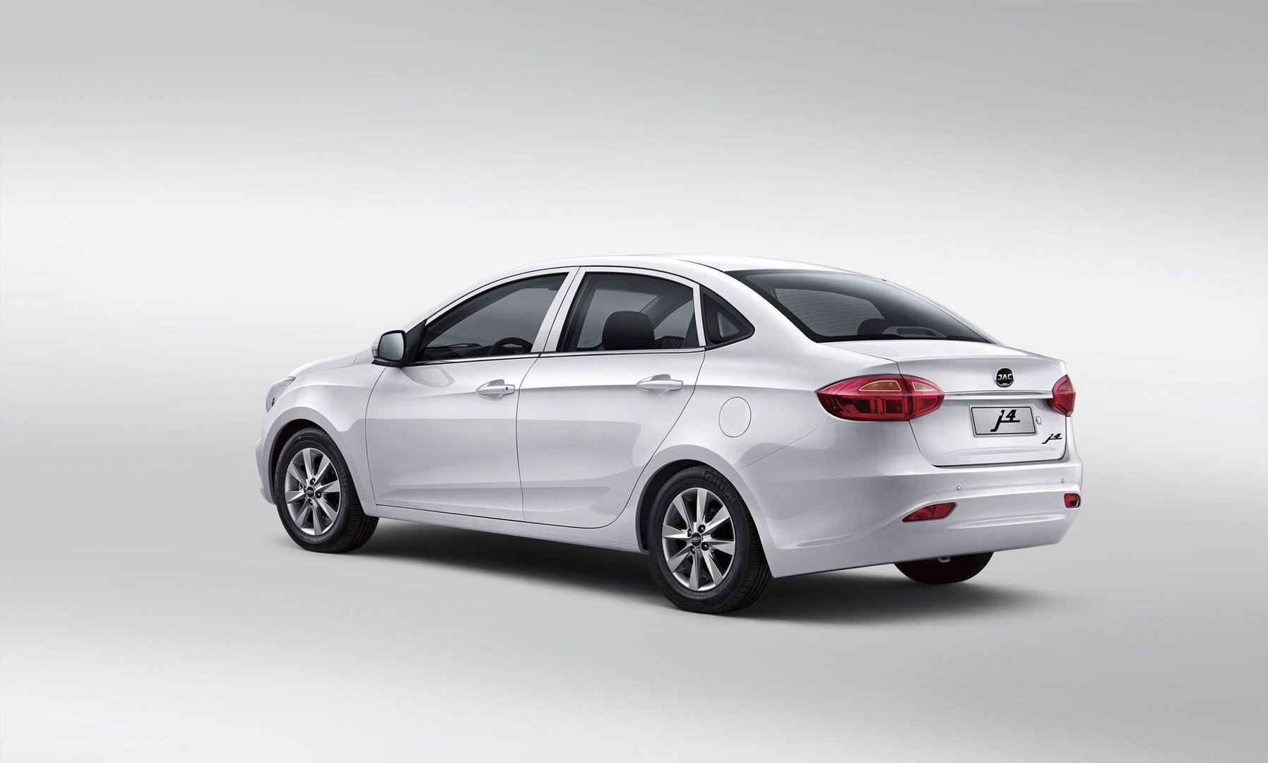 jac_J4_(Heyue_A30)_1_generation__Sedan__6.jpg