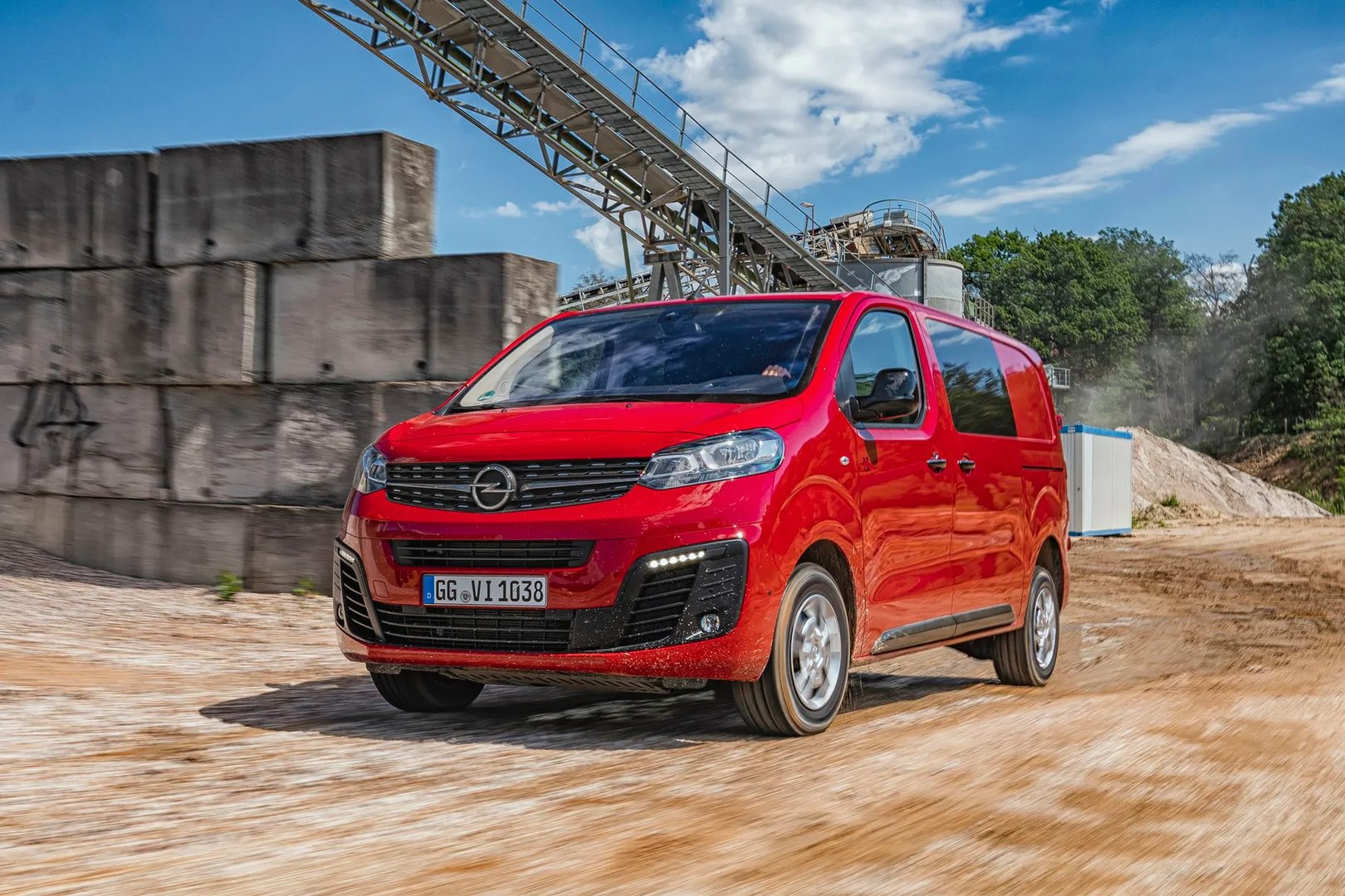 Opel_Vivaro_3_generation__Minivan__2.jpg