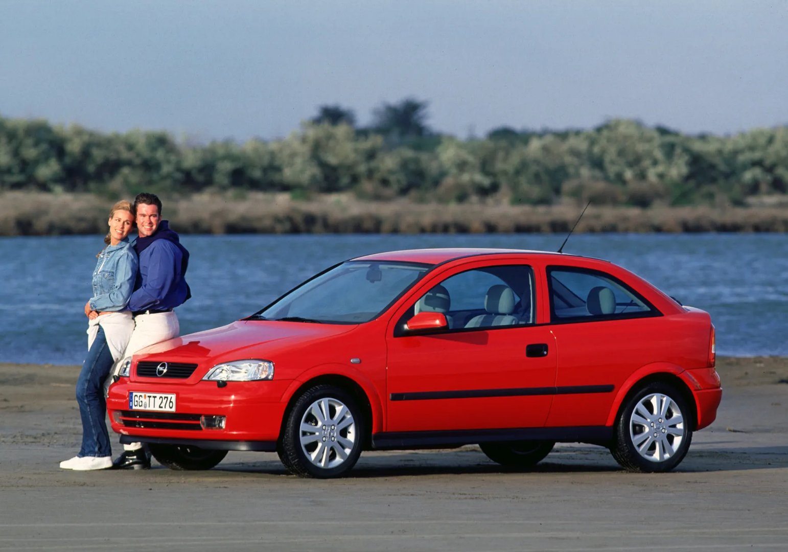 Opel_Astra_2_generation__Hatchback_3-door__13.jpg